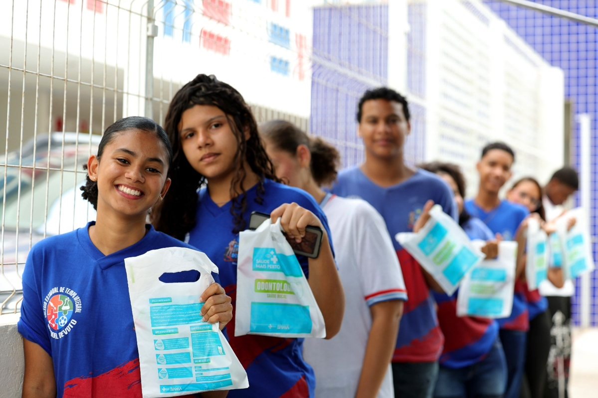 Em Salvador, Odontomóvel  disponibiliza atendimento em saúde bucal gratuito para cerca de mil estudantes da rede estadual