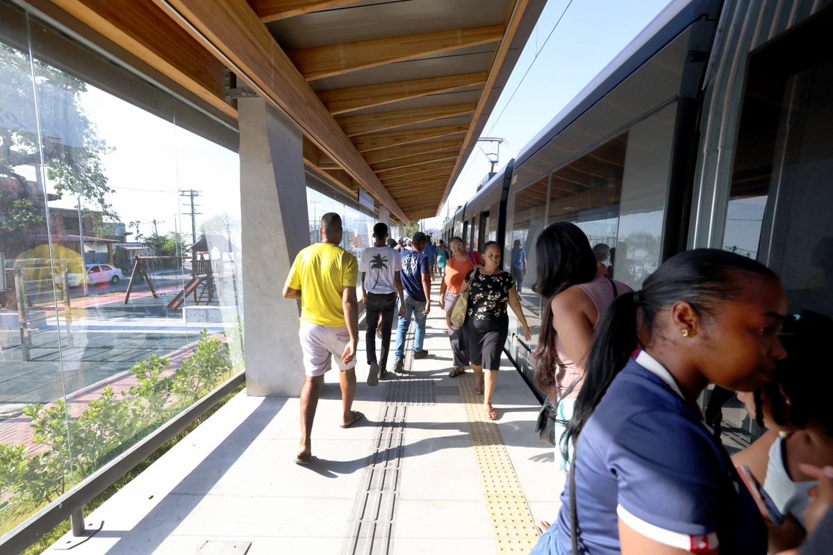 Com mais de 300 mil passageiros transportados, VLT de Salvador e RMS completa 100 dias de operação assistida