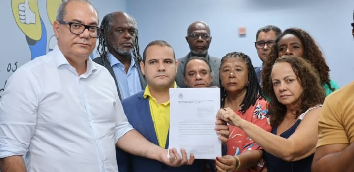 Oposição entrega a Muniz pedido de CEI sobre retenção de ônibus nas garagens na eleição