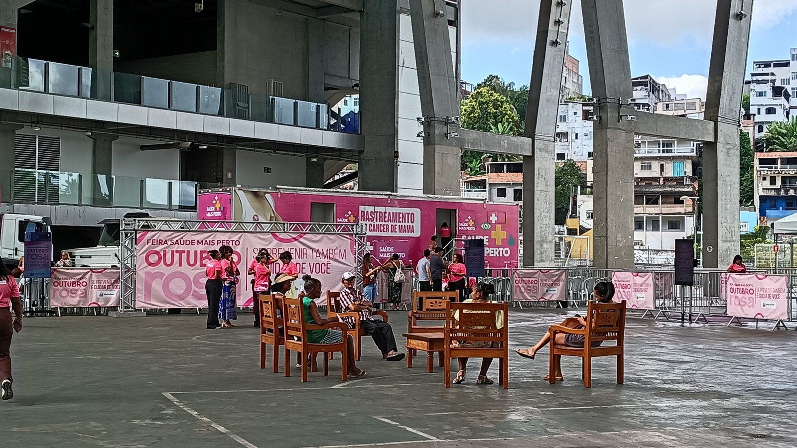 Você está visualizando atualmente Sesab e MS ofertam atendimentos para mulheres durante Outubro Rosa