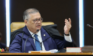 Leia mais sobre o artigo Dino expõe relatório com ameaça de assassinato contra ministros do STF