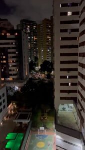 Leia mais sobre o artigo Panelaço é registrado em bairros de Salvador durante entrevista de Flávio Bolsonaro na Globo
