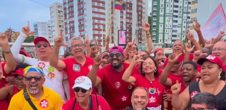 Ato “Esportistas com Lula” reúne apoiadores na Barra antes de mobilização bolsonarista