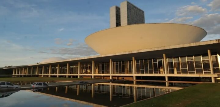 Governo sanciona ampliações para MEIs e envia ao Congresso PEC sobre transporte coletivo