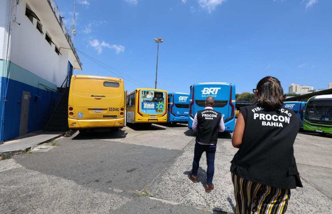 ELEIÇÕES 2026: Procon-BA fiscaliza empresas de ônibus em Salvador e identifica 544 veículos parados em garagens