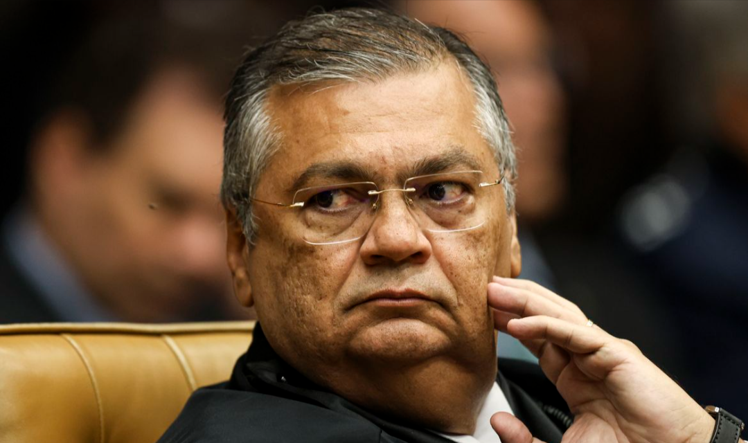 Dino manda PF apurar interferência externa no processo eleitoral