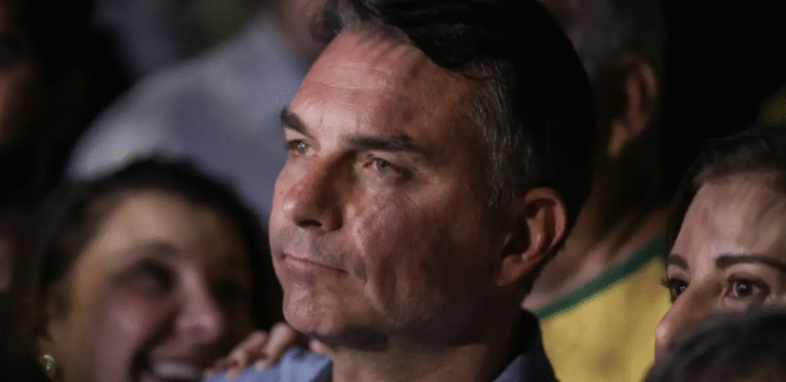 Flávio Bolsonaro nos EUA: vistos de Trump e apoio do MAGA ampliam tensão política