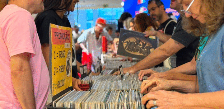 Feira de Vinil reúne mais de mil discos a partir de R$ 10 no Shopping Center Lapa