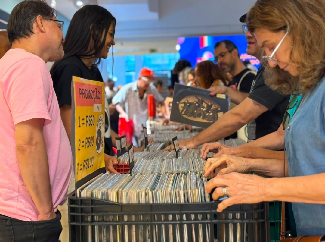 Feira de Vinil reúne mais de mil discos a partir de R$ 10 no Shopping Center Lapa