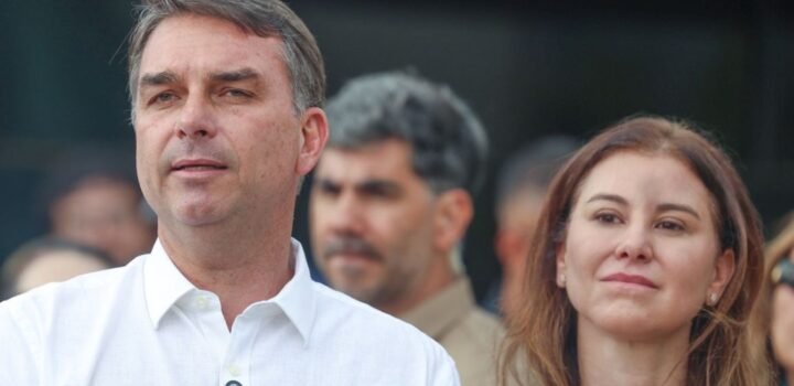 Flávio Bolsonaro se declara “verdadeiro presidente eleito”, agradece a Trump e Milei e promete liderar oposição dos EUA