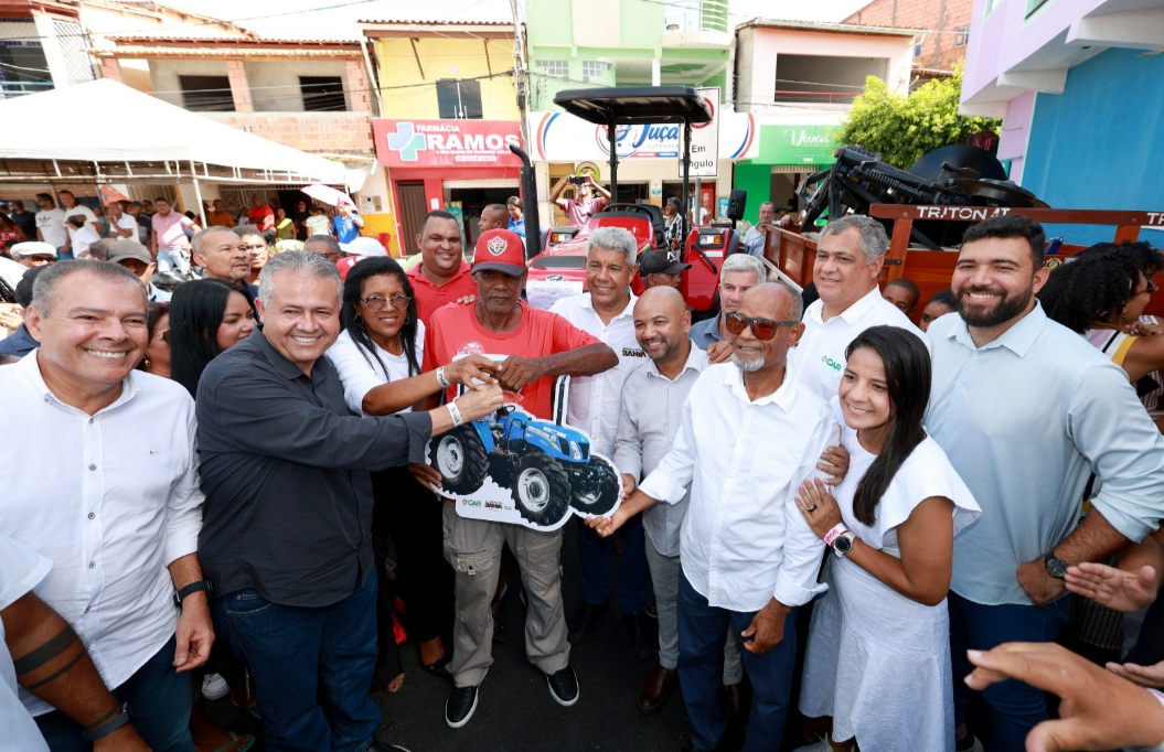 Terra Nova recebe equipamentos agrícolas e tem obra de encosta autorizada